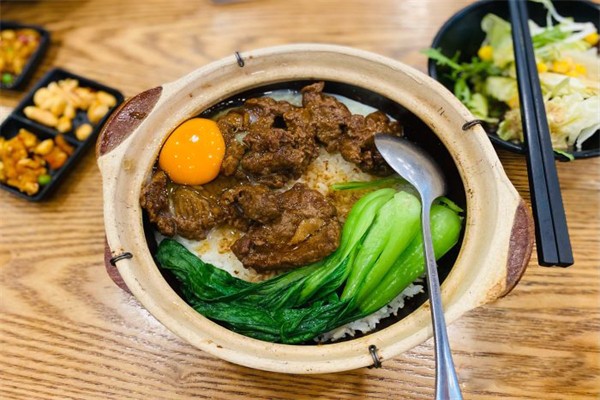 津三角煲仔饭