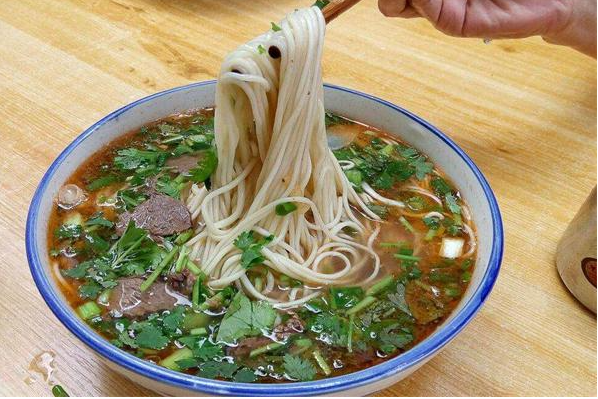 摆福军九鼎牛肉面