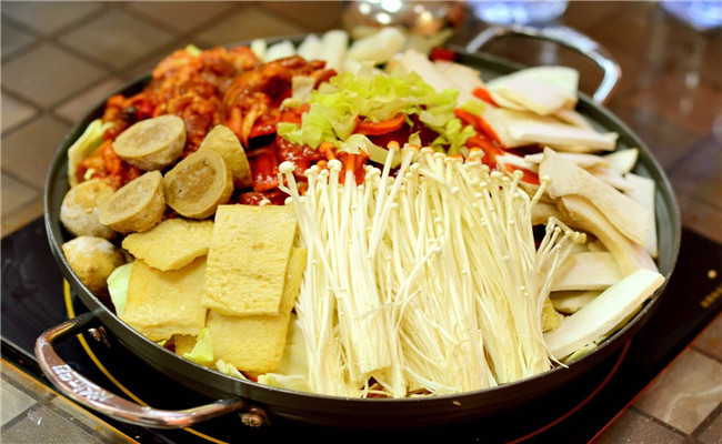现场解析：韩国料理加盟哪个好？kiumi韩式年糕火锅