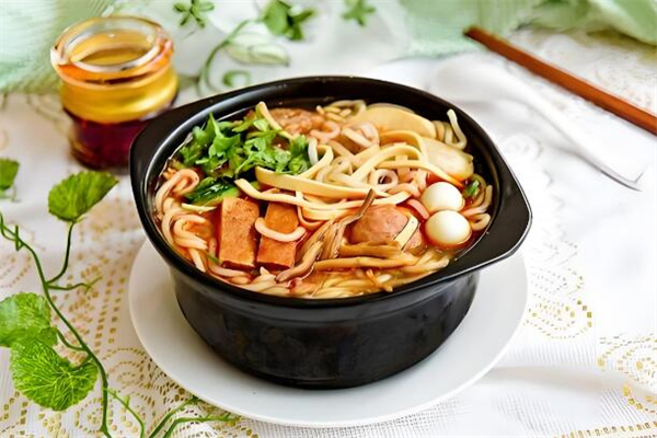 鑫枫林砂锅麻辣烫