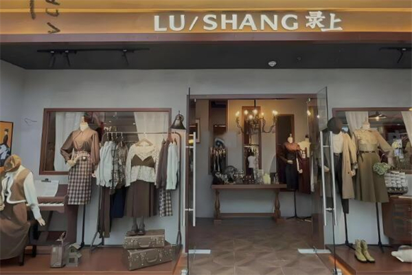 录上女装