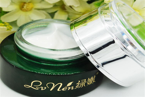 绿嫩化妆品