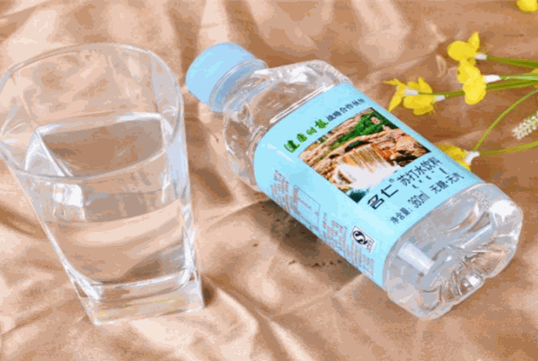 名仁苏打水