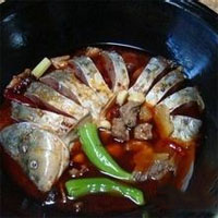  东北铁锅炖鱼