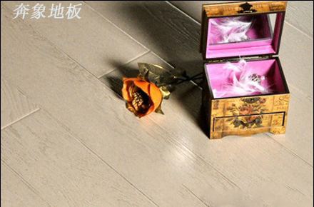如何经营奔象地板加盟店?