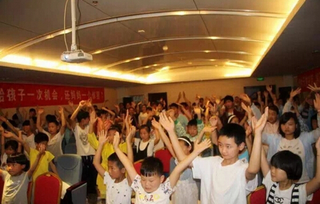 忆鸣惊人加盟 忆鸣惊人加盟