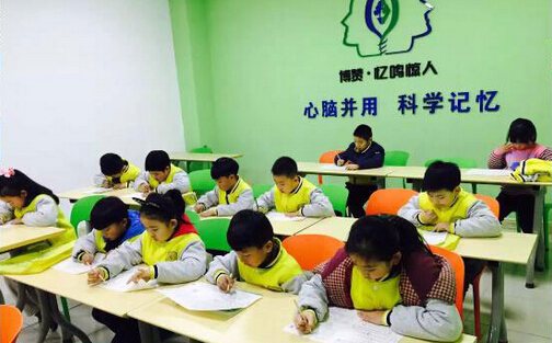 忆鸣惊人教育连锁