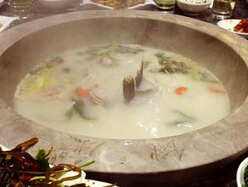 云南蒸汽石锅鱼