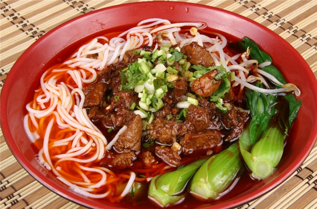 坛子焖肉加盟店怎么开?憨小二坛子焖肉为您解答