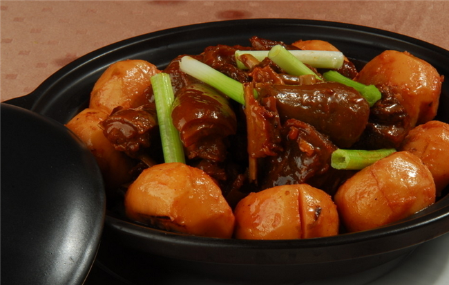 哪家的坛子焖肉味道比较好?选择憨小二