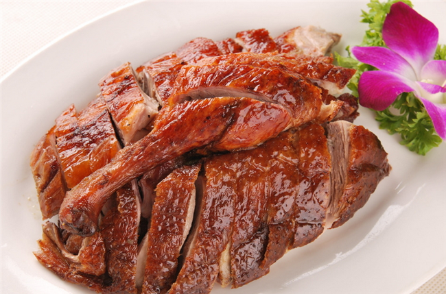开什么烤鸭店挣钱?大味坊果碳烤鸭赚钱利器