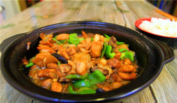 最具人气的美食加盟项目是什么? 巴顿爆香鸡米饭超赚钱