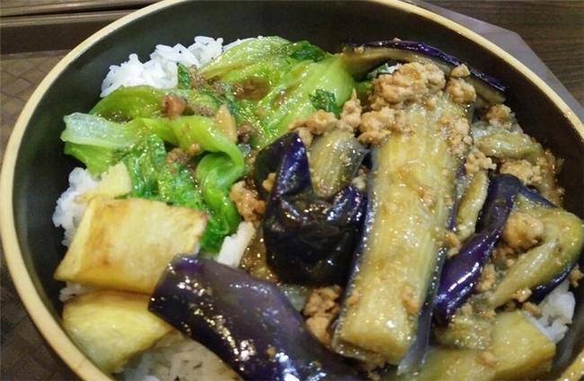 扒饭店投资的成本需要多少?十二稻扒饭加盟只需几万元