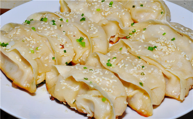 怎样的早餐才有营养?牙花香锅贴饺