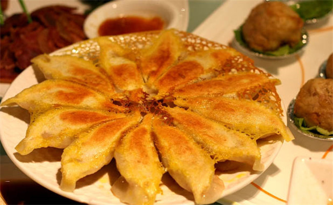 加盟牙花香锅贴饺 赚钱吗
