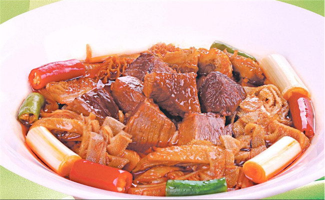 卖香辣牛杂面生意好不好?牛太吉香辣牛杂面店店爆满