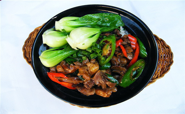 目前快餐店加盟哪个牌子最好经营?煲味传奇煲仔饭