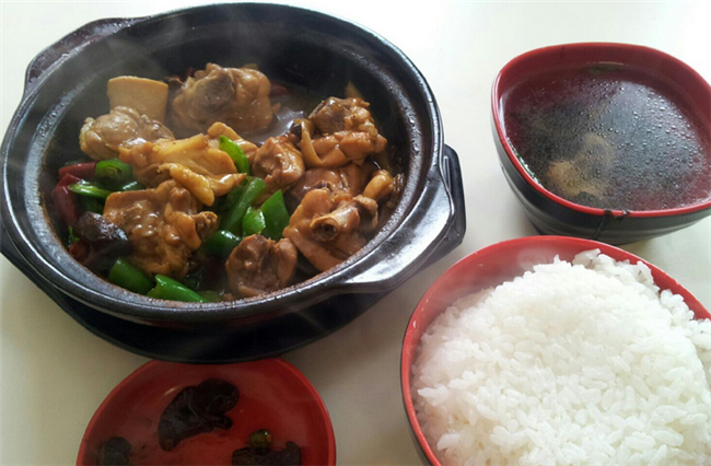 巴顿爆香鸡米饭