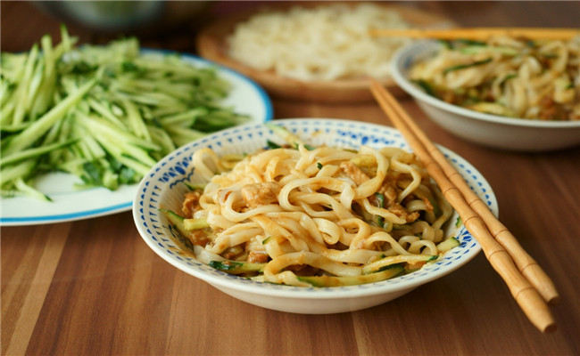 炸酱面生意好不好?兴鑫美食生意火爆