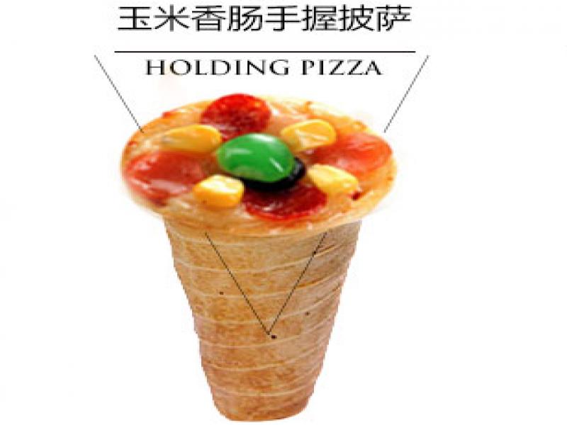 飞萨手握披萨