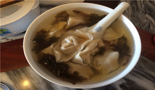玲珑馄饨排队吃 玲珑馄饨排队吃