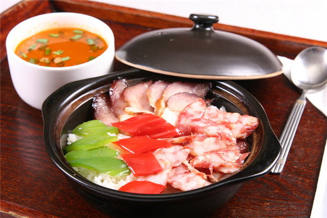 2016年煲仔饭加盟选什么?杠岗香功夫煲仔轻松创佳绩