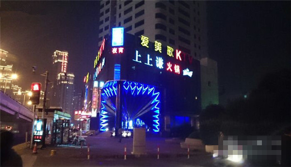 上上谦串串香火锅加盟费用是多少