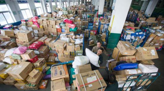 今年中国快递业务量破300亿件 快递加盟要注意什么